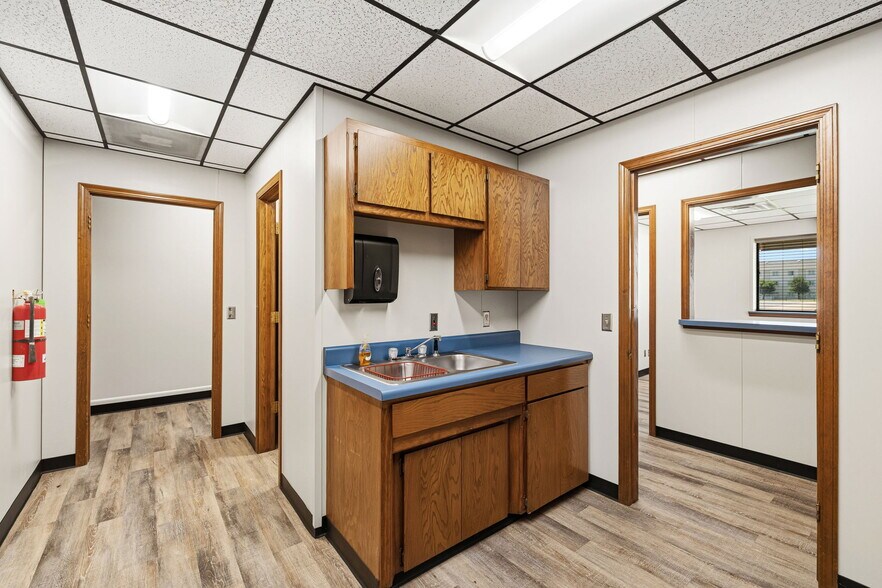 More Photos Of 1510 Amity Ln, El Reno Industrial For Lease