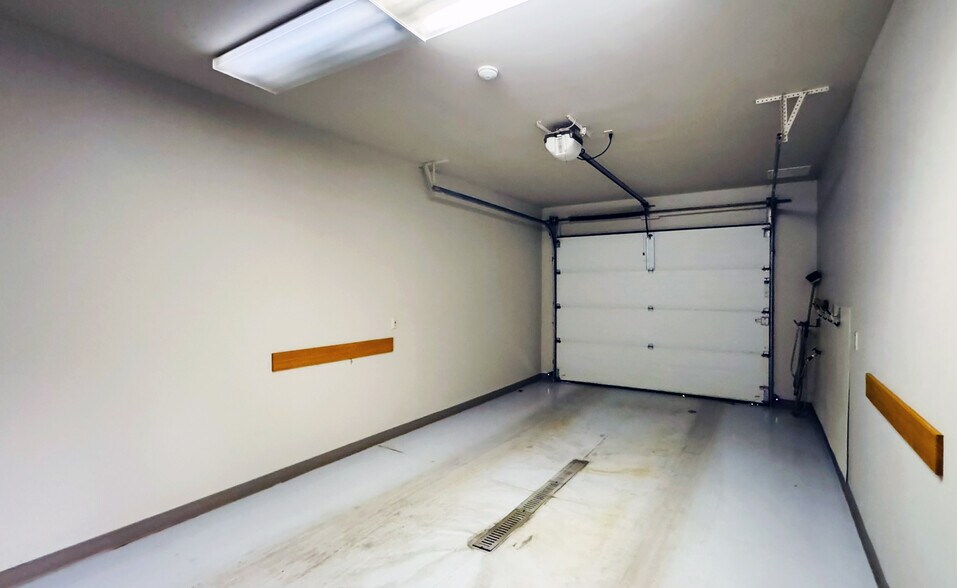 More Photos Of 8240 Stadium Dr, Kalamazoo Light Distribution For Sale