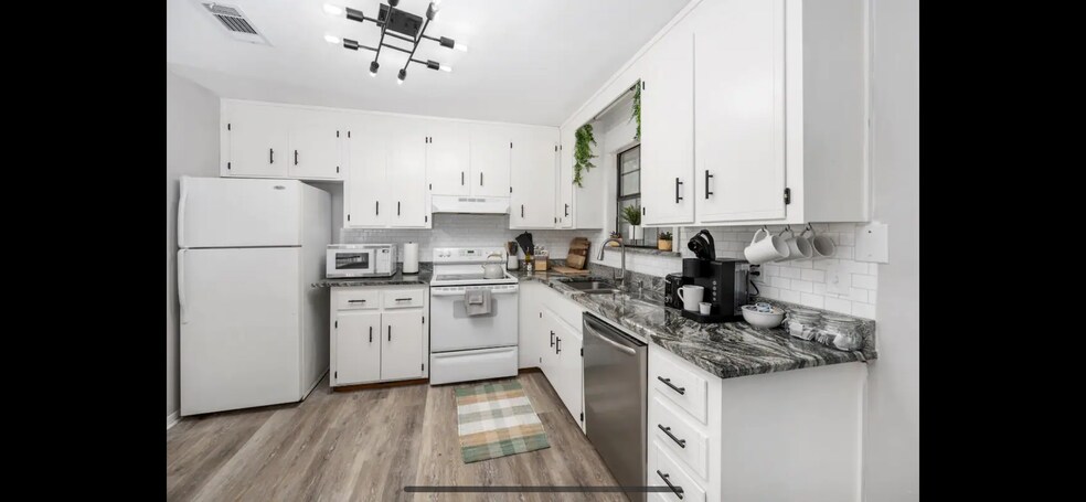 More Photos Of 2001 N 61st Ave, Pensacola Apartments For Sale