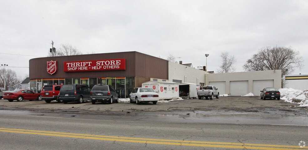 More Photos Of 167 Cleveland St, Elyria Freestanding For Sale