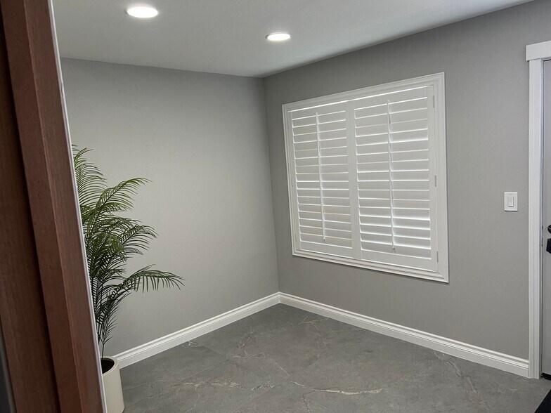 More Photos Of 1913 E 17th St, Santa Ana Office For Sale