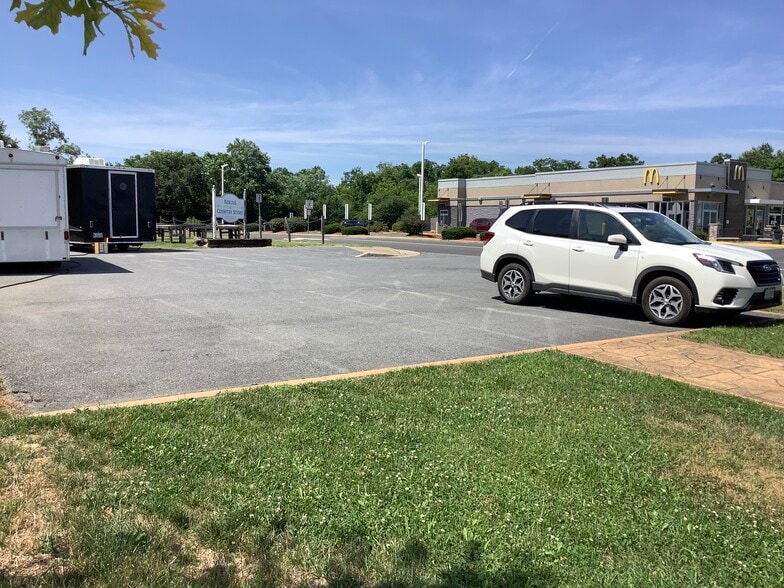 More Photos Of 33859 Old Valley Pike, Strasburg Office For Sale