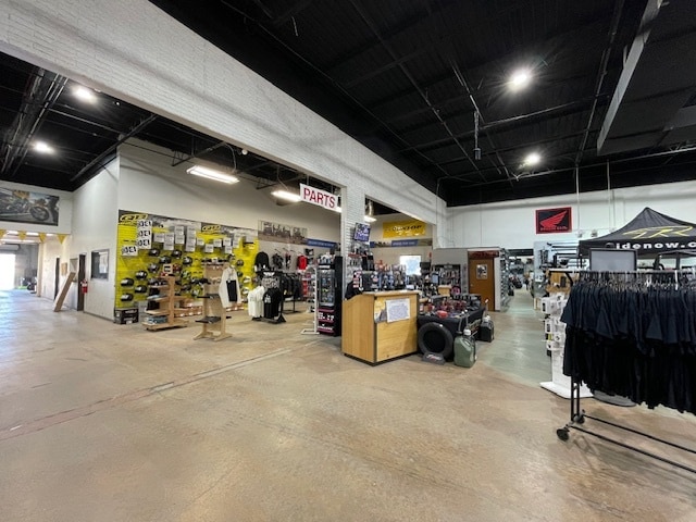 More Photos Of 13700 N Stemmons Fwy, Farmers Branch Freestanding For Lease