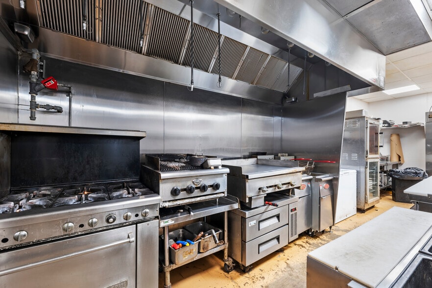 More Photos Of 219-221 N Parler Ave, Saint George Restaurant For Sale