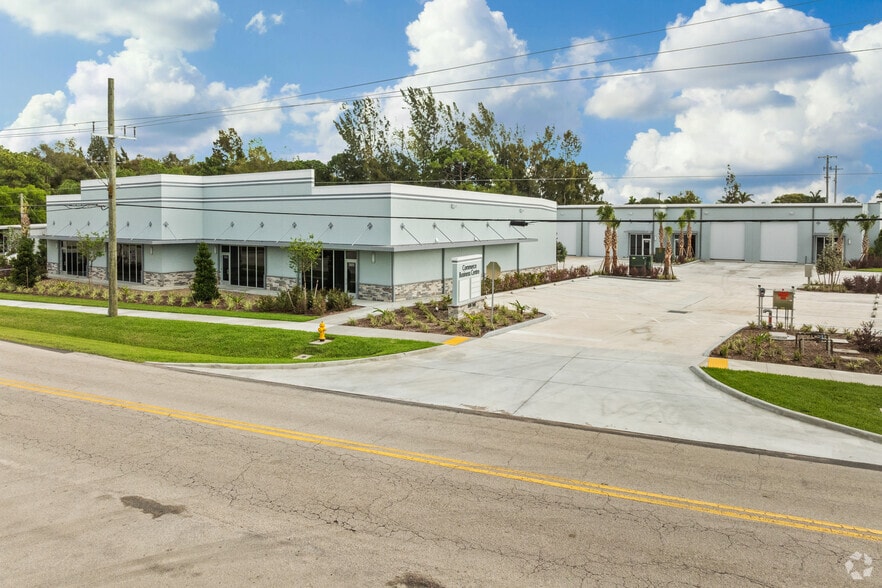 More Photos Of 3931 SE Commerce Ave, Stuart Warehouse For Lease