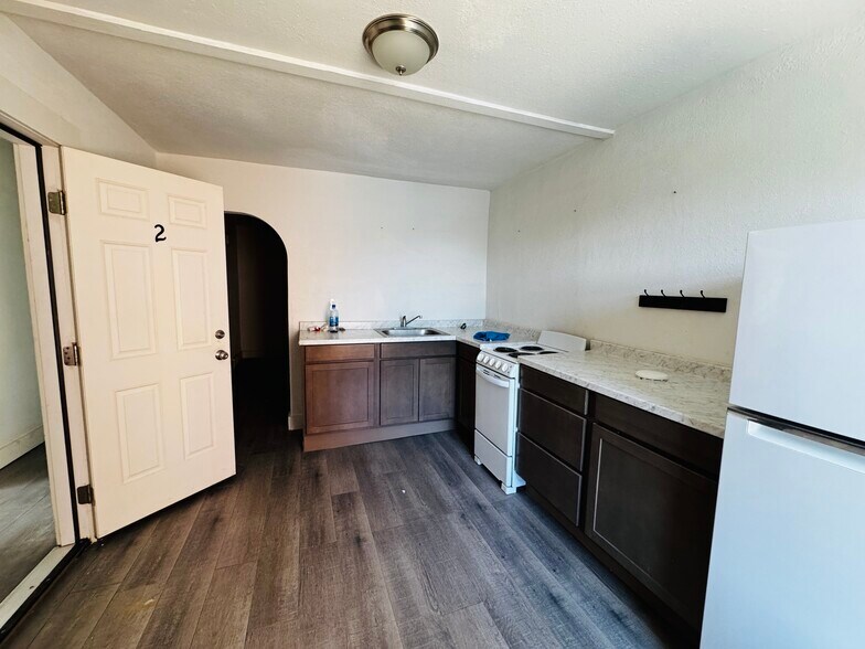 More Photos Of 118 N Main St, Livingston Storefront Retail Residential For Sale