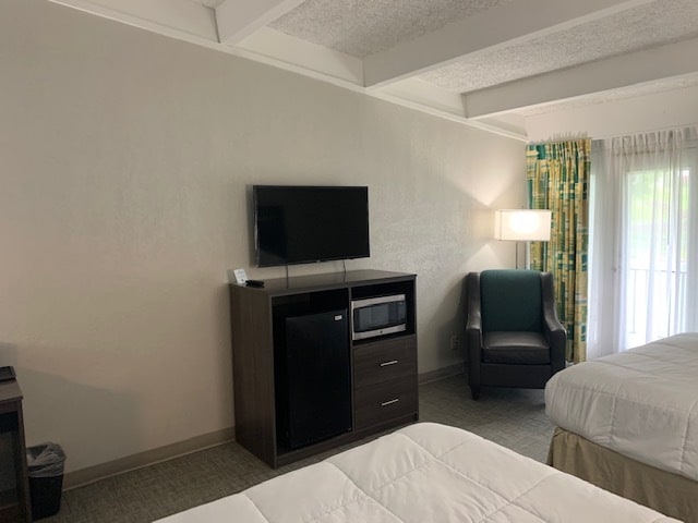 More Photos Of 2021 E Spring St, Cookeville Hotel For Sale