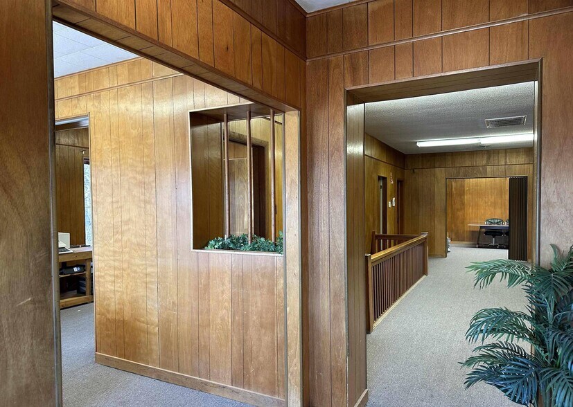 More Photos Of 1000 Hanson St, Murphysboro Office For Sale