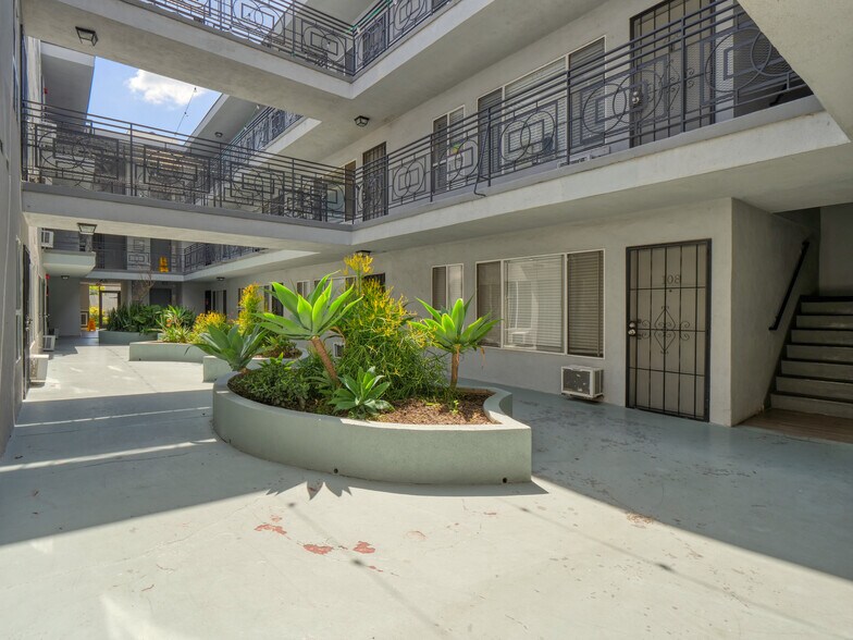 More Photos Of 5535 Carlton Way, Los Angeles Apartments For Sale