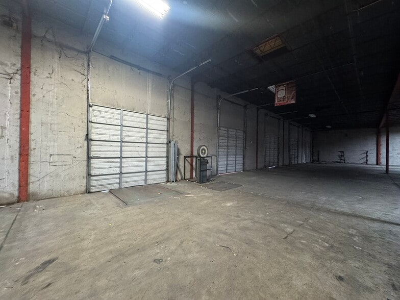 More Photos Of 2000 E Roosevelt Rd, Little Rock Showroom For Lease