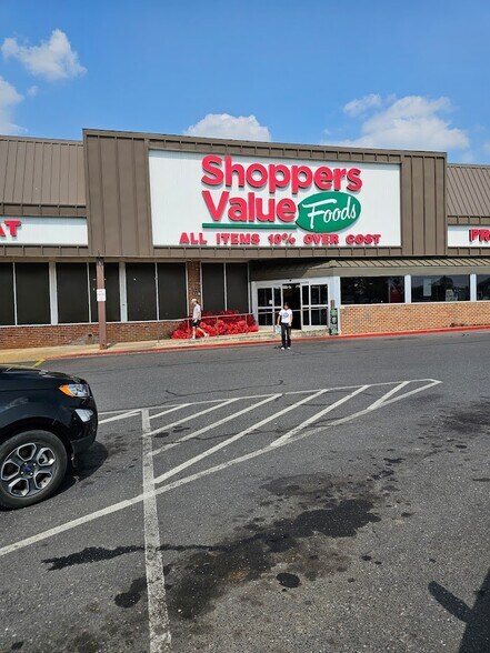 More Photos Of 8 E Luray Shopping Ctr, Luray General Retail For Lease