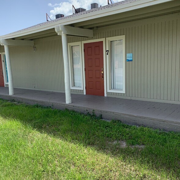 More Photos Of 3 S John Young Pky, Kissimmee Office For Lease