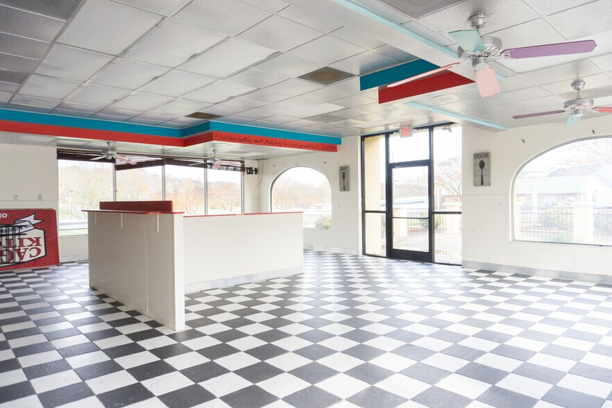 2187 N Bridge St, Elkin, NC 28621 General Retail For Sale