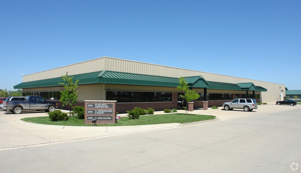 Primary Photo Of 5613 NE 22nd St, Des Moines Warehouse For Sale