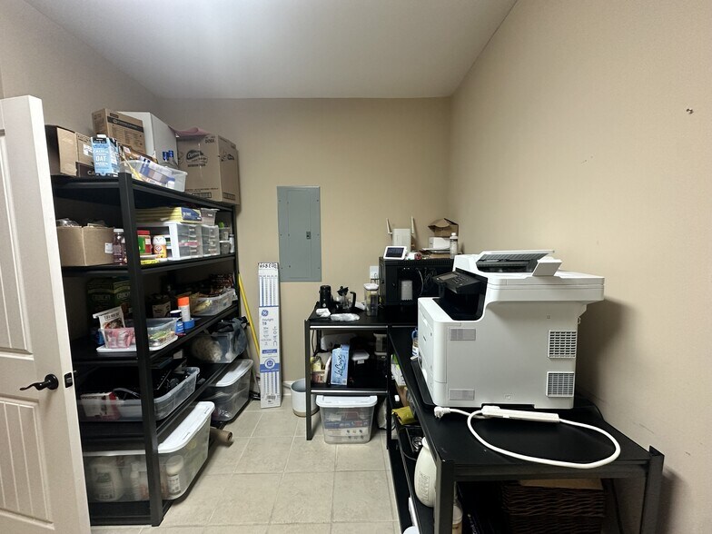 More Photos Of 102 Mary Alice Park Rd, Cumming Loft Creative Space For Lease