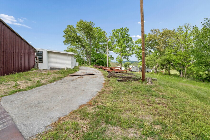 More Photos Of 3141 Highway 11 E, Telford Flex For Sale