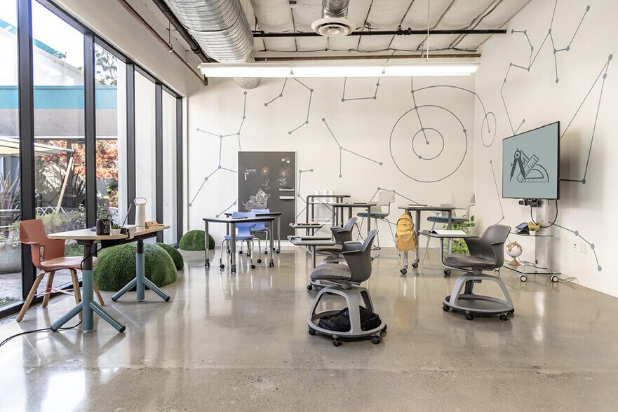 More Photos Of 7200-7240 Edgewater Dr, Oakland Warehouse For Lease