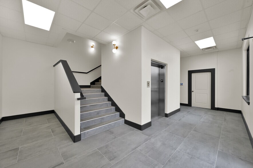 More Photos Of 23935 Gosling Rd, Spring Office For Lease