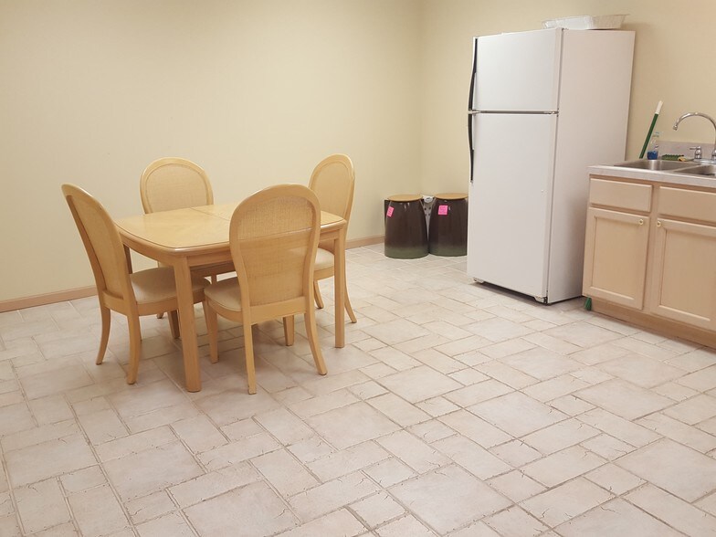 More Photos Of 22685 Three Notch Rd, California Medical For Sale