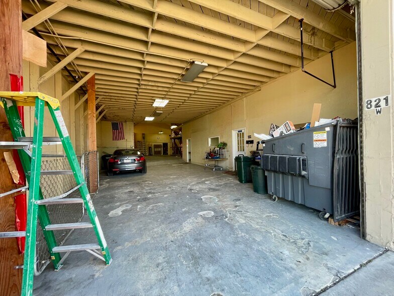 More Photos Of 821 W Main St, El Cajon Flex For Lease