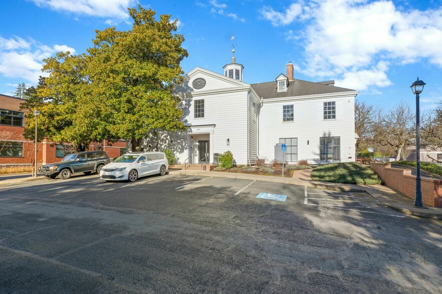 More Photos Of 600 A Ave, Lake Oswego Office For Lease