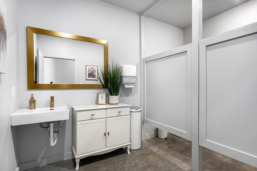 More Photos Of 241 Miracle Mile, Stonewall Office Residential For Lease