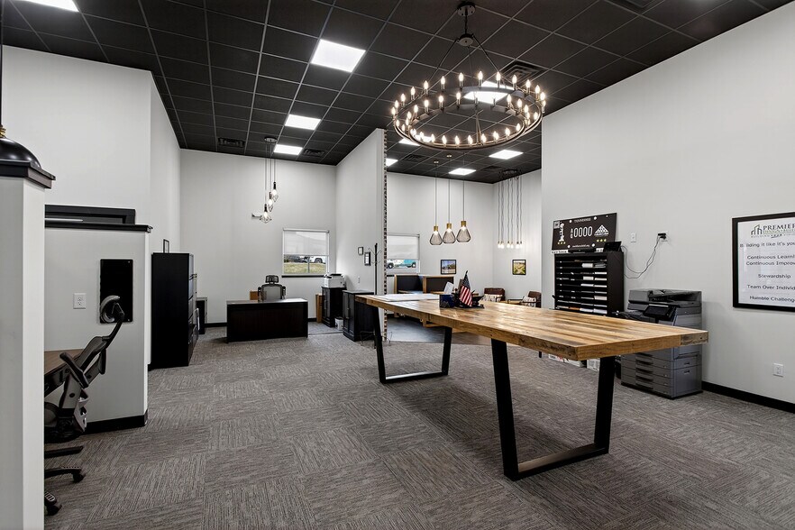 More Photos Of 1031 Parkway Dr, Spring Hill Office For Lease