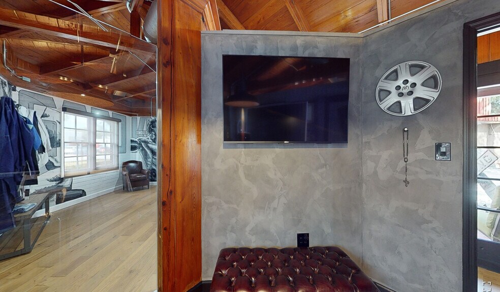 More Photos Of 3508 S Manhattan Ave, Tampa Health Club For Sale