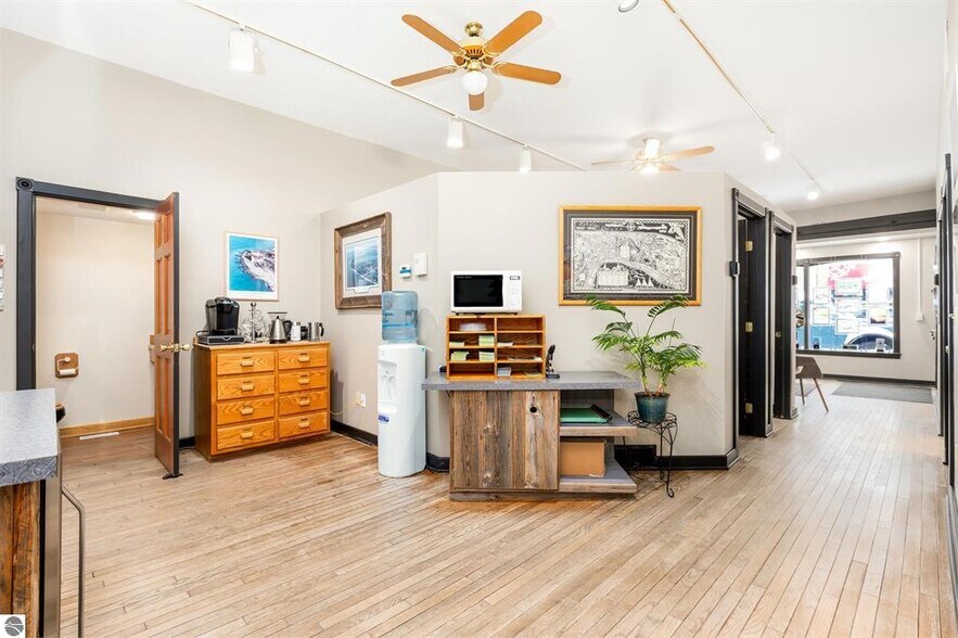 More Photos Of 408 Main St, Frankfort Office For Sale