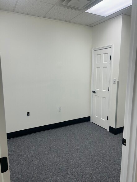 More Photos Of 312 Prosperity Dr, Knoxville Medical For Lease