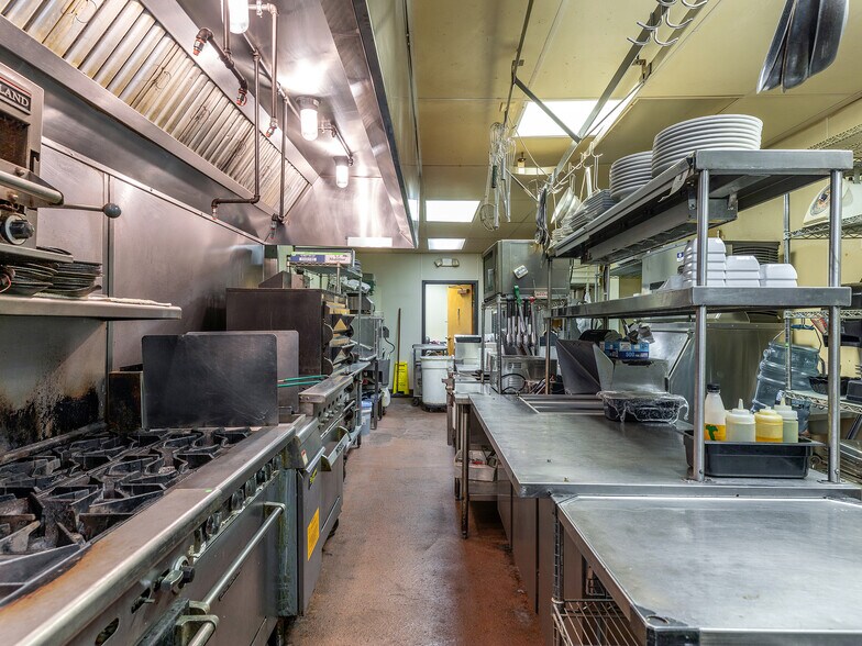 More Photos Of 388 Broad St, Bristol General Retail For Sale