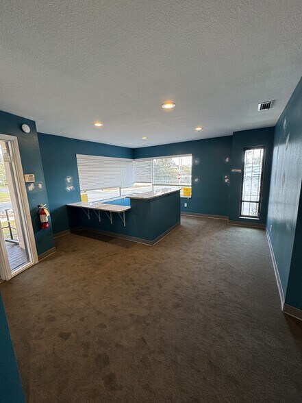 More Photos Of 615 E 1st St, Lakeland Medical For Sale