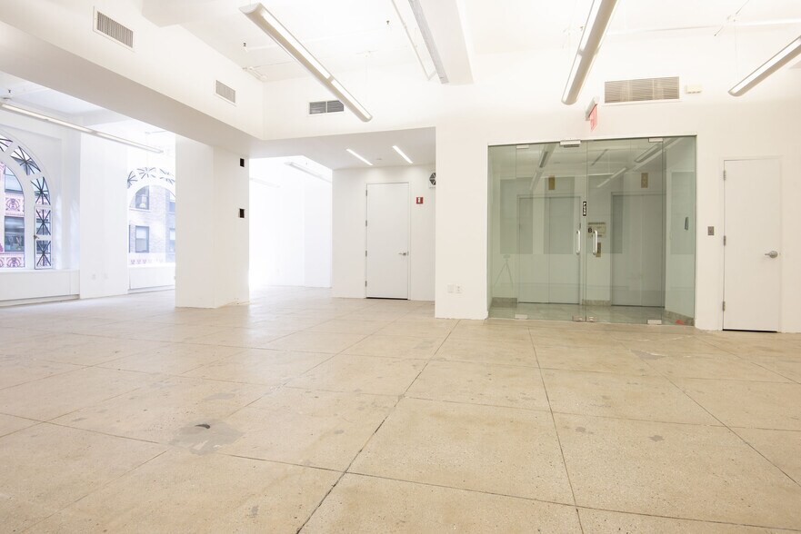 More Photos Of 37 W 39th St, New York Office For Lease