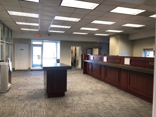 More Photos Of 2445 Onslow Dr, Jacksonville Bank For Sale