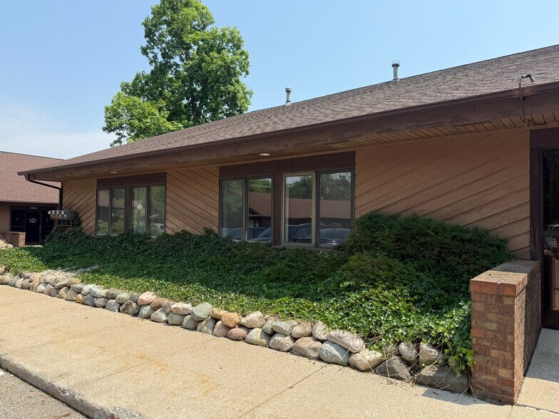 More Photos Of 5090-5096 Lovers Ln, Kalamazoo Office For Sale