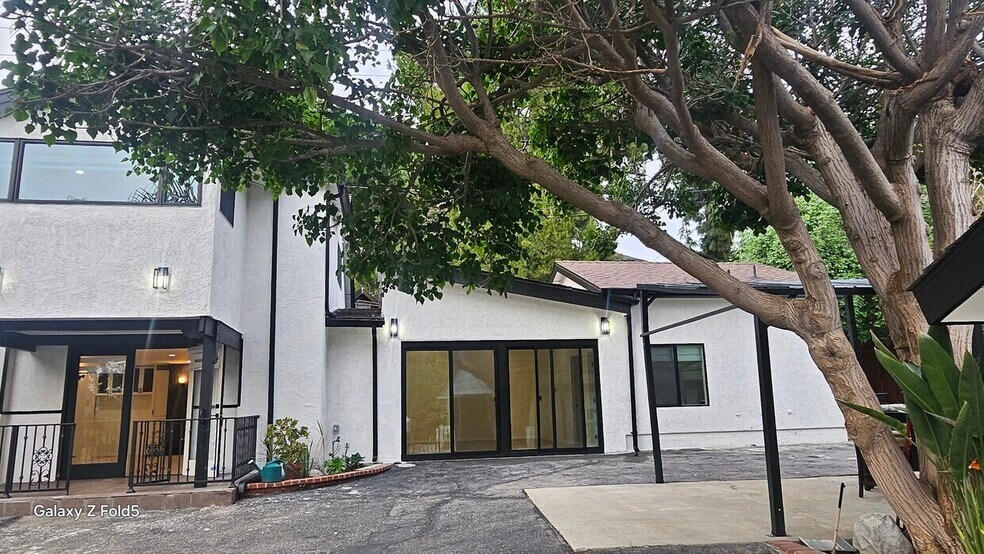 More Photos Of 9857 Foothill Blvd, Lake View Terrace Multifamily For Lease