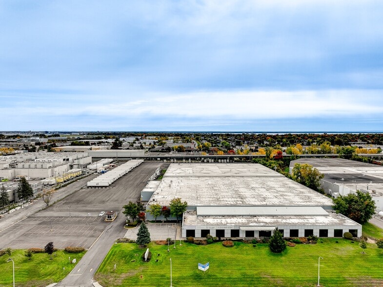 More Photos Of 3000 Aut Transcanadienne, Pointe-claire Distribution For Lease