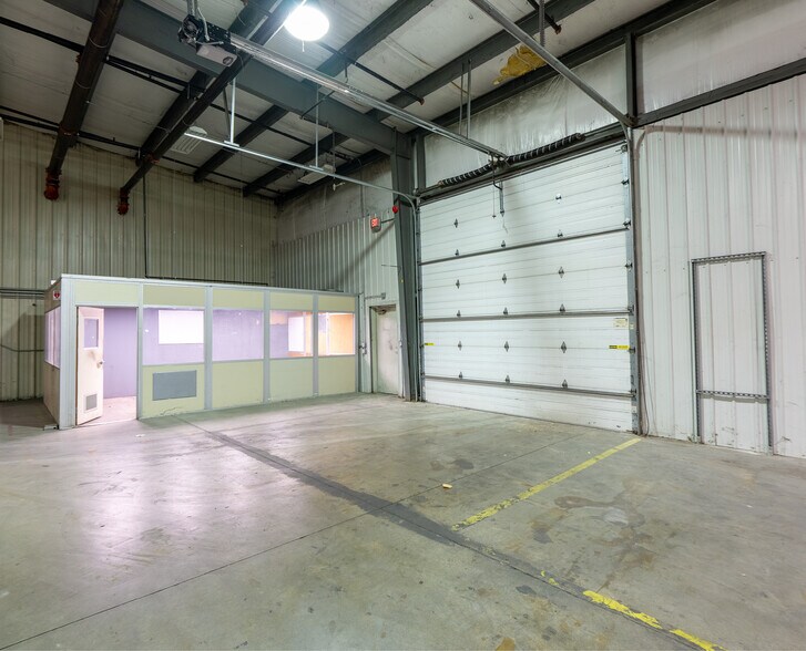 More Photos Of 515 S Main St, Fremont Warehouse For Lease