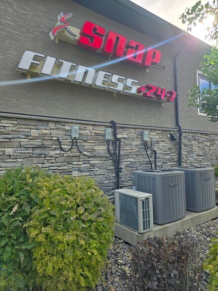 More Photos Of 110 Pelican Pl, Sylvan Lake Office For Sale