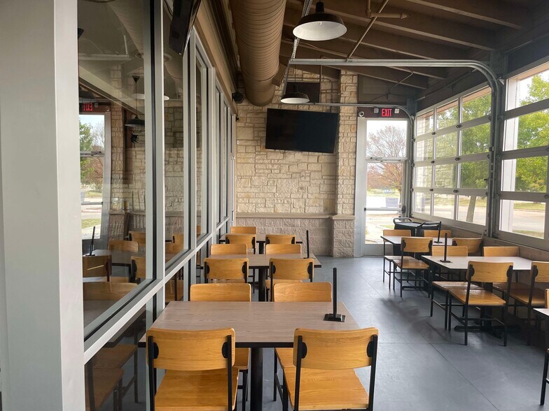 More Photos Of 2401 12th Ave NW, Ardmore Restaurant For Lease