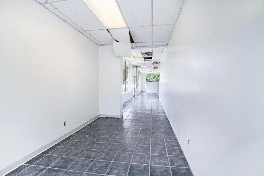 More Photos Of 600 N Clark St, Albion Auto Dealership For Sale