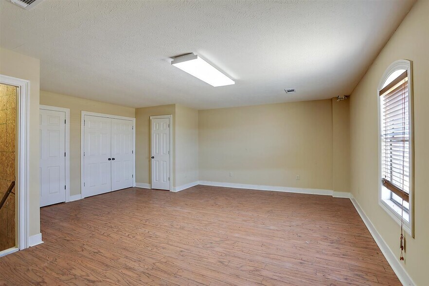 More Photos Of 625 US Hwy 49, Richland Warehouse For Sale