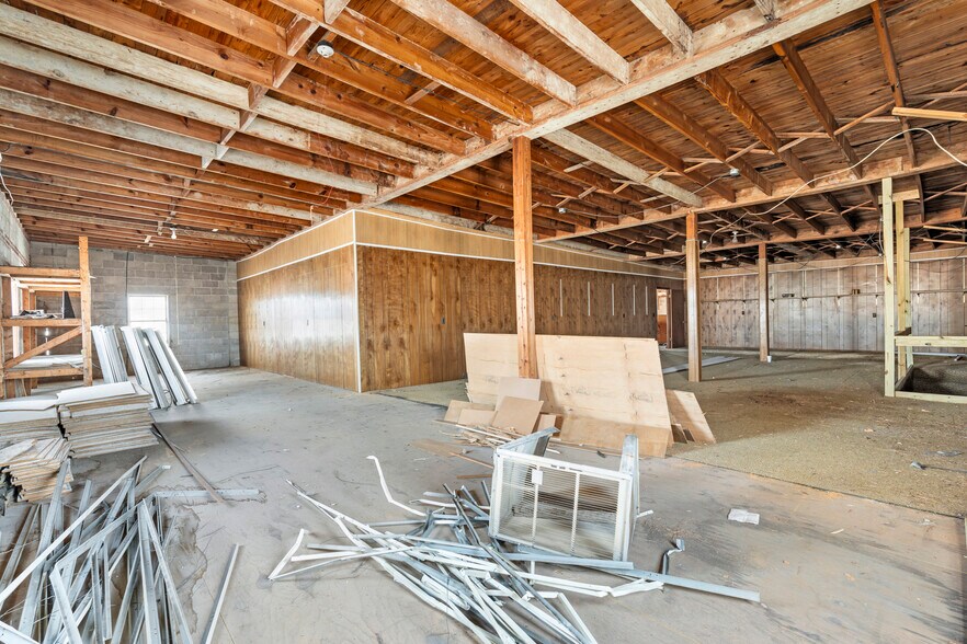 More Photos Of 803 Mcarthur St, Manchester Warehouse For Sale