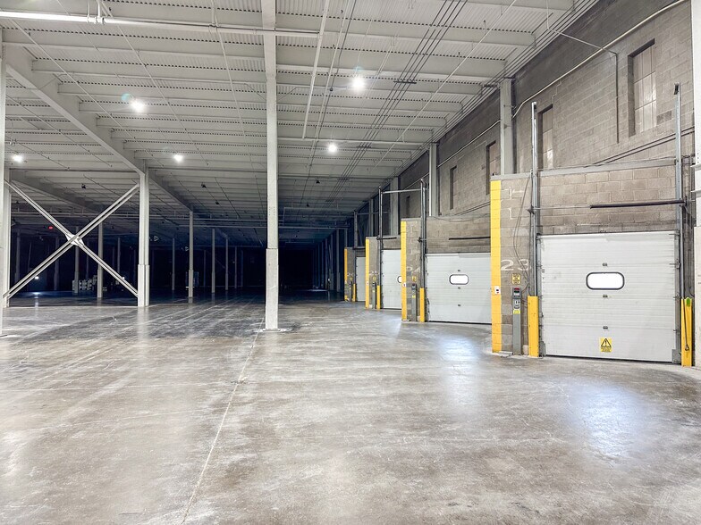 More Photos Of 1600 W Carson St, Pittsburgh Light Manufacturing For Lease