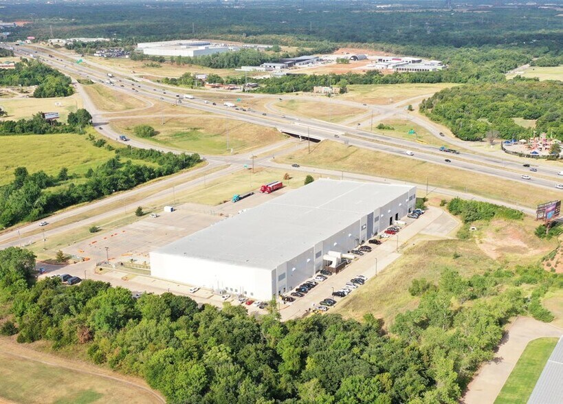 More Photos Of 4401 E Hefner Rd, Oklahoma City Distribution For Sale