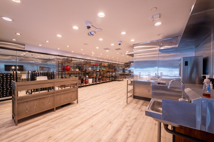 More Photos Of 8925 W Olympic Blvd, Beverly Hills Storefront Retail Office For Sale