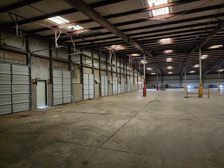 More Photos Of 7301 Victory Blvd, Newport Warehouse For Sale