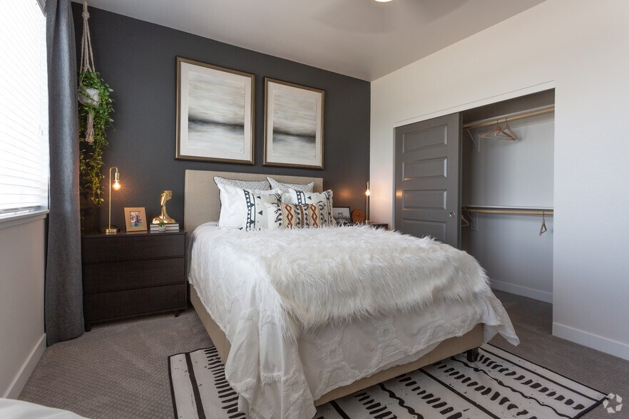 More Photos Of 2401 Blake St, Denver Apartments For Lease