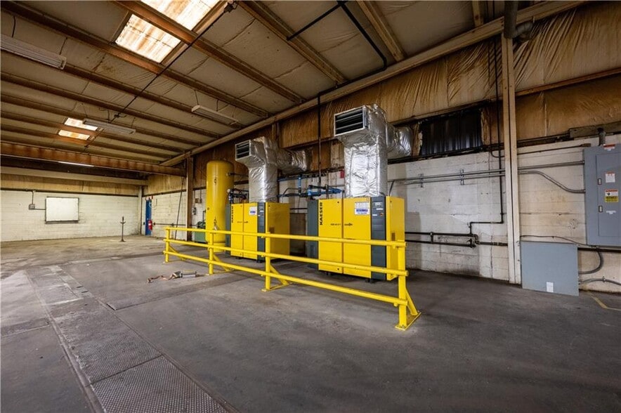 More Photos Of 320 4th St, Blawnox Manufacturing For Sale
