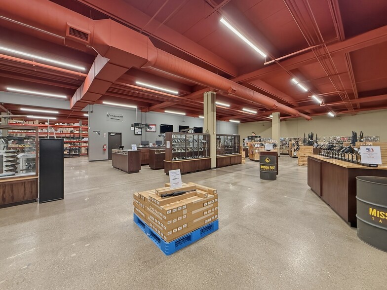 More Photos Of 13400 O St, Lincoln Manufacturing For Lease